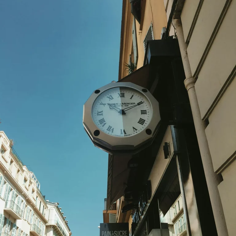 04h04 signification : que vous dit cette heure miroir mystérieuse ?