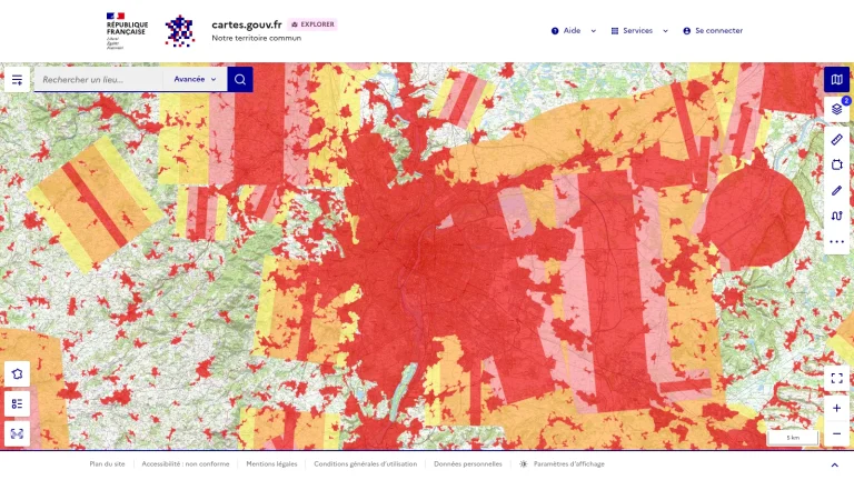 Carte des restrictions pour drones de loisir autour de Lyon sur cartes.gouv.fr, zones rouges interdites et zones orange et jaunes à hauteur limitée