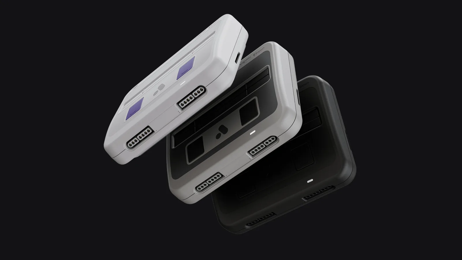 Les trois déclinaisons de la console Analogue Super Nt+ empilées : Classic, SF et Black