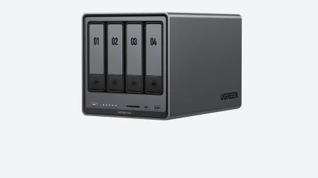 NAS Ugreen NASync DXP4800 Plus à quatre baies vu de trois quarts